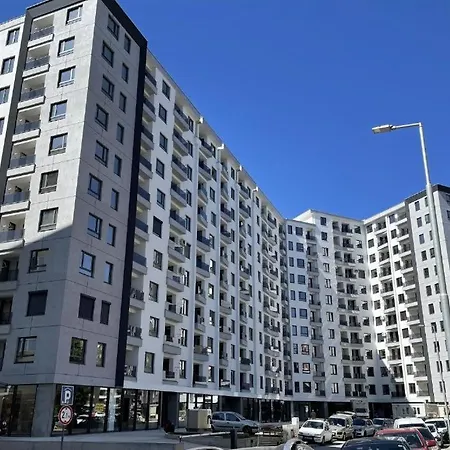 Luxury In Aerodrom Apartment